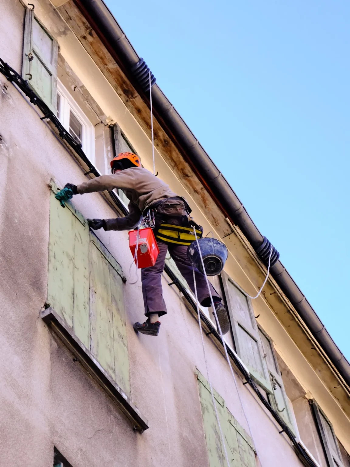 Dakgoten regenafvoer: onderhoud en tips voor je woning